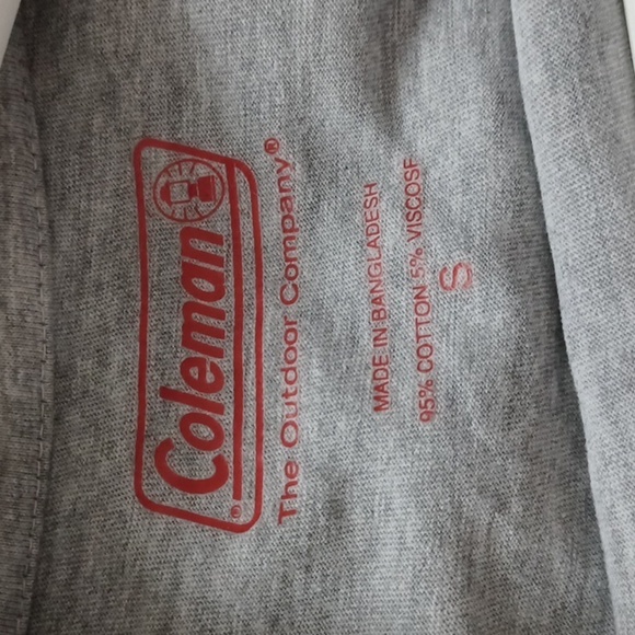 💙🌺Gray T-Shirt with American Flag Design - Picture 7 of 9